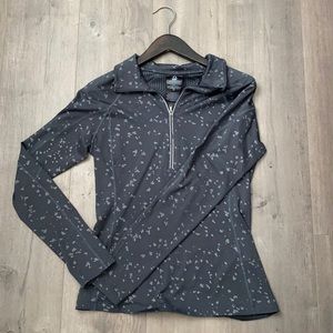 Women’s under armour cold gear quarter zip top!